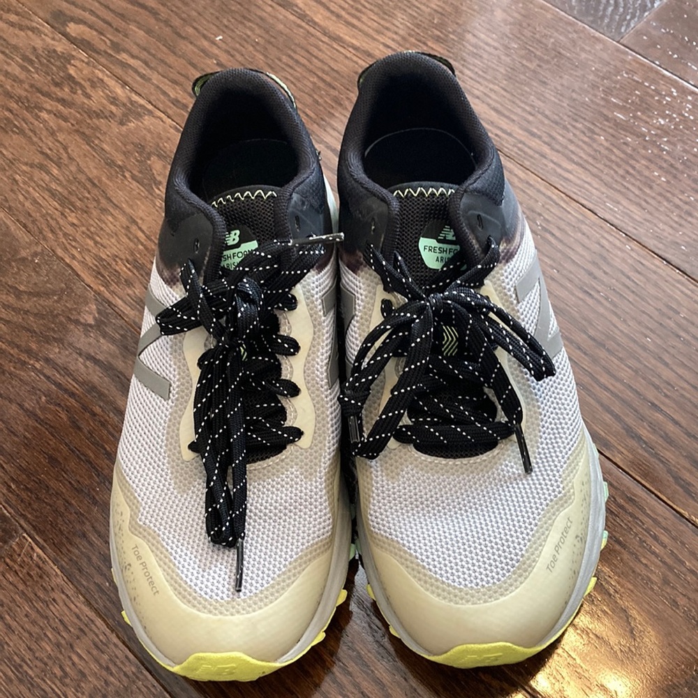 Womens new balance sneakers